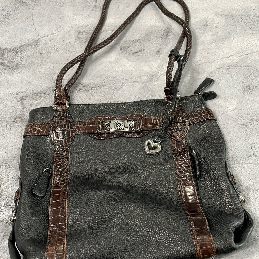 Brighton purse— zips closed— pockets inside and out that zip— great condition